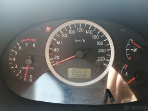 Nissan Almera TINO - 9