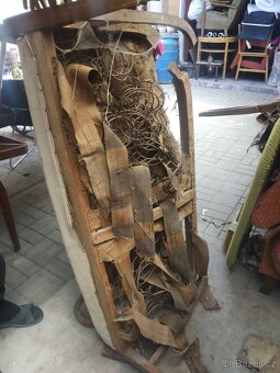 Luxusní dvoumístná sofa po renovaci. - 9