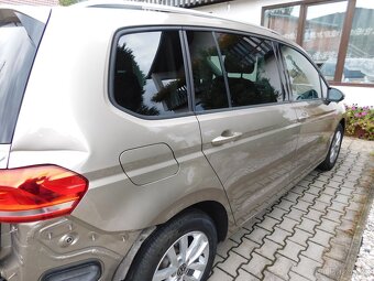 Volkswagen Touran 1.4 benzín r.v.2016 110 kw automat - 9