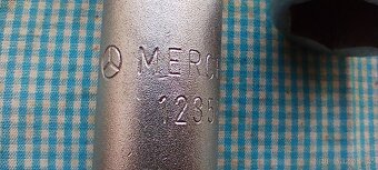 nář. Mercedes Benz - 9