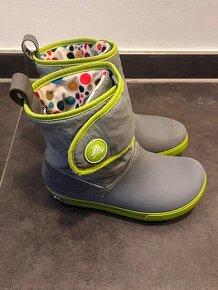 Zimní sněhule Crocs Crocband Gust boot J1 (EUR 32/33) - 9