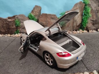 Prodám model 1:18 porsche cayman - 9