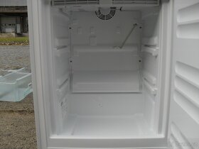 VESTAVNÁ KOMBINOVANÁ LEDNIČKA MIELE-283L,STÁŘÍ ROK,NOFROST - 9