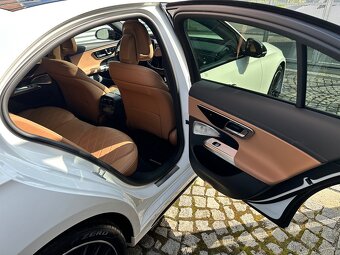Mercedes E-220d 4-Matic AMG + Exclusive stav nového 4D - 9