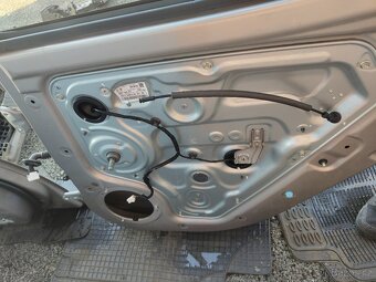 Karosářské díly Hyundai ix20 - Y3Y - 9