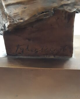 Busta bronz patina autoportrét Václav Frydecký. 36 cm - 9
