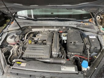 Prodám VW Golf 7 bouraný, 1,2 benzín 63kW, v celku - 9