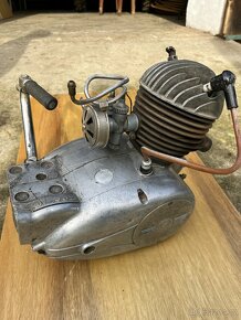 ČZ 125 T MOTOR - 9