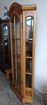 Rustikální rohová vitrína, nábytek z masívu - 9