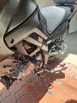 Suzuki DL 650 - 9