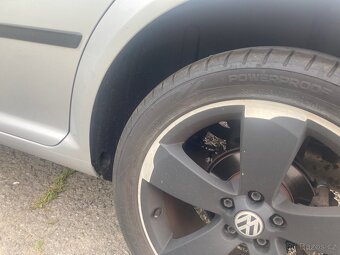VW Golf 1.6 16V - 9