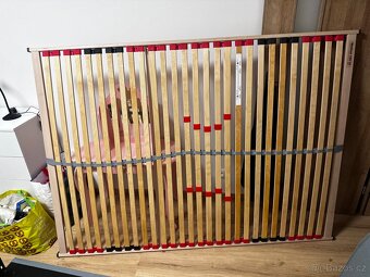 140x200 cm s matrací jako nová, půl roku stará - 9