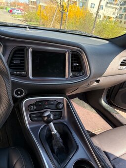 Dodge Challenger 5.7 - 9
