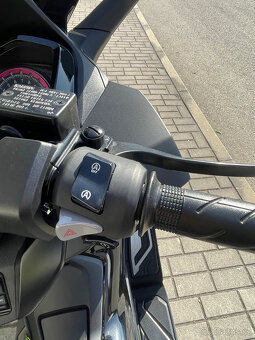 Honda Forza 125 r.v. 2024 najeto pouze 1600Km - 9