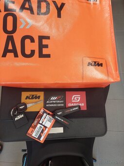prodám KTM DUKE 890R - 9