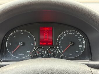 Volkswagen Touran TDI Trendline • 11/2008 • 77kw • 7 míst - 9