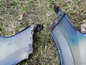Opel Astra H pravý přední blatník - 9