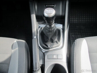 Toyota Auris 1.6 - 9