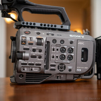 Profesionální videokamera Sony PXWFX9V FX9 – černá - 9