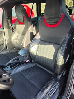 Prodám Škoda Octavia 3 rs 2,0tdi s vadným motorem - 9
