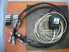 ELECTROCOMPANIET EMC 1UP  + doplnky , kábel XLR - 9