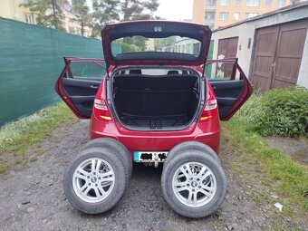 Hyundai i30 1.6 benzín 93KW-6KVALT,1MAJITEL, PO SERVISU, - 9