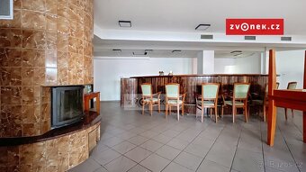 Pronájem komerčního prostoru bývalé restaurace 239 m², Zl... - 9
