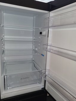 Prodám ledničku Indesit- černá - 9