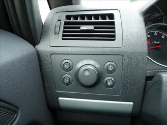 Opel Zafira 1,6 Turbo 110kW 7.MÍST,TAŽNÉ - 9