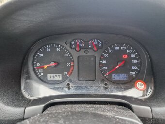 Vw GOLF 1.4 16V benzín - 9