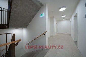 Nadstandartní byt 1+kk s balkonem na dobu 6 měsíců a více - 9