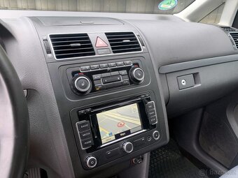 Volkswagen Touran 2.0 TDi 103 kW STYLE r.v. 2012 - 9