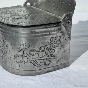 Starožitná cínová slánka s rokem 1814 - 9