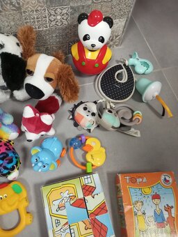 Houpačka a mix hraček - 9