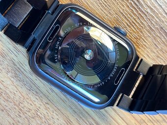 Apple Watch Series 4 44mm - 9