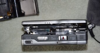 Minidisc Aiwa AM-F5, nabíječka, AA adapter, manual, MD disky - 9