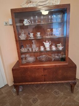 Starožitná jídelna-Art deco. Komoda,vitrina, jídelní stůl - 9