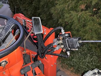 Malotraktor Kubota B-40 s nakladačem - 9