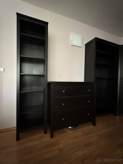 Prodám Hemnes Ikea černý masiv - 9