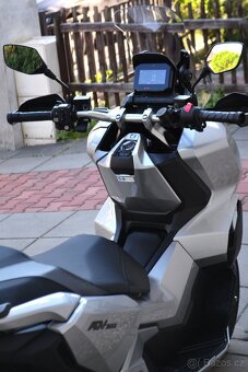 Prodám skútr Honda ADV-350, 134.900,-Kč - 9