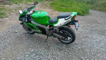 Kawasaki zx7r - 9