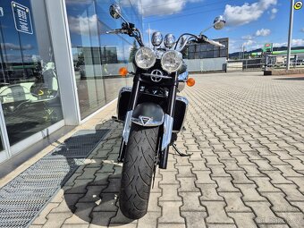 Triumph Rocket III Roadster - 9