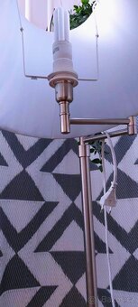 STOJACÍ LAMPA S OTOČNÝM KLOBOUKEM - 9
