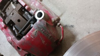 Brzdy 330mm 4 pístkové třmeny - 9