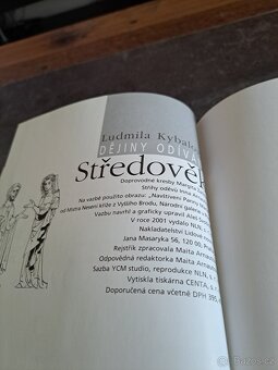 Dějiny odívání ,Středověk , Kybalová - 9