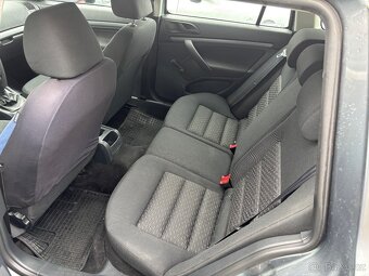 Škoda Octavia Kombi II - rok 2012,motor1.6MPi,tažné,klima - 9