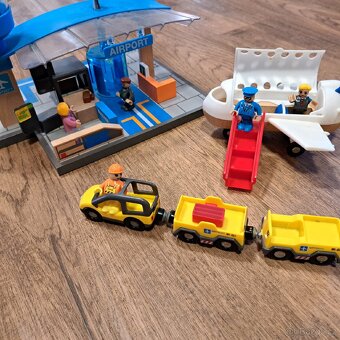 Koleje, vláček, městečko, letiště - 9