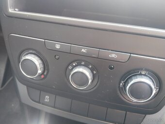 Škoda Yeti 1,2tsi, 77kw 6kvalt, serviska ,klima - 9