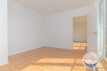 Pronájem bytu 2+kk/B + GS, 53,2 m², u stanice metra Opatov - 9