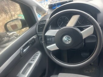 VW Touran 2.0 TDi - 9